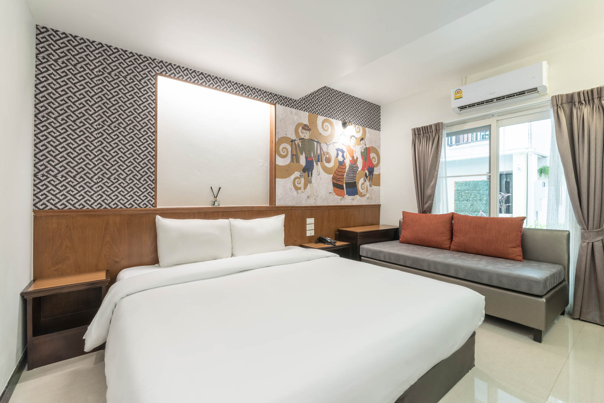 Superior King Bed Room Cozytel Chiang Mai Hotel